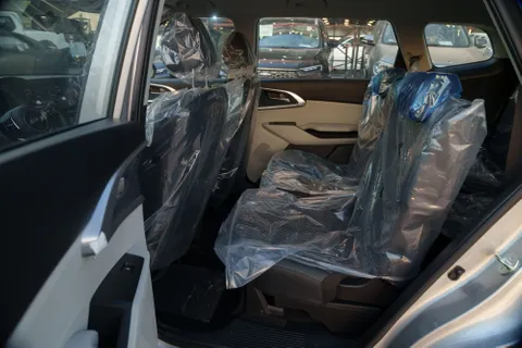 Discover undefined undefined Exterior Interior Images.Find all aspects and details of cars.