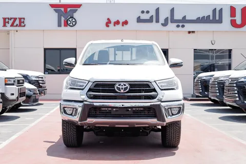 استكشف undefined undefined الصور الخارجية والداخلية. اكتشف جميع جوانب وتفاصيل السيارات.