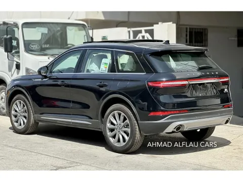 Discover undefined undefined Exterior Interior Images.Find all aspects and details of cars.