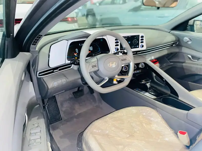 Hyundai Elantra 2025