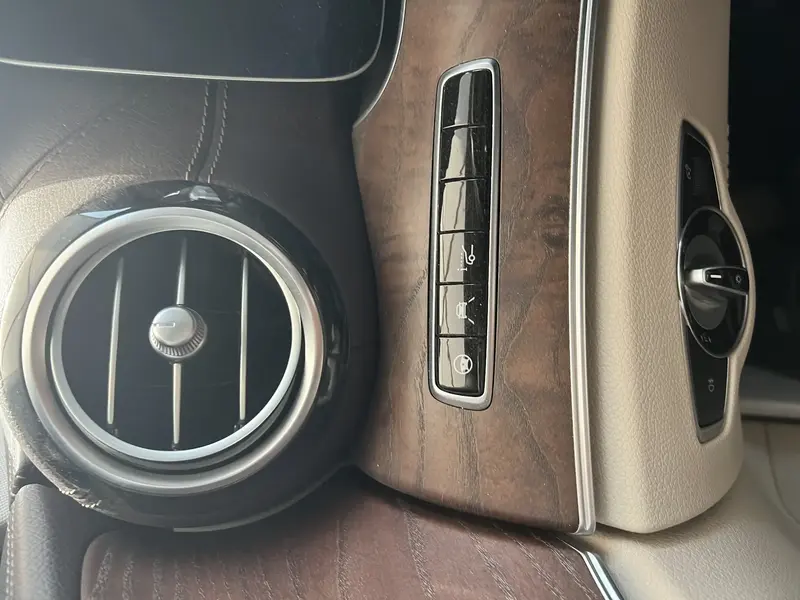 Discover undefined undefined Exterior Interior Images.Find all aspects and details of cars.