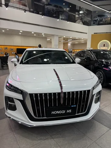 Discover undefined undefined Exterior Interior Images.Find all aspects and details of cars.