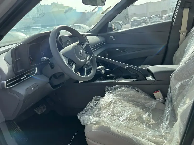 Hyundai Elantra 2023