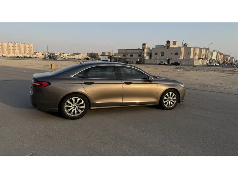 Ford Taurus 2021