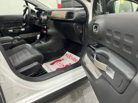 Discover undefined undefined Exterior Interior Images.Find all aspects and details of cars.