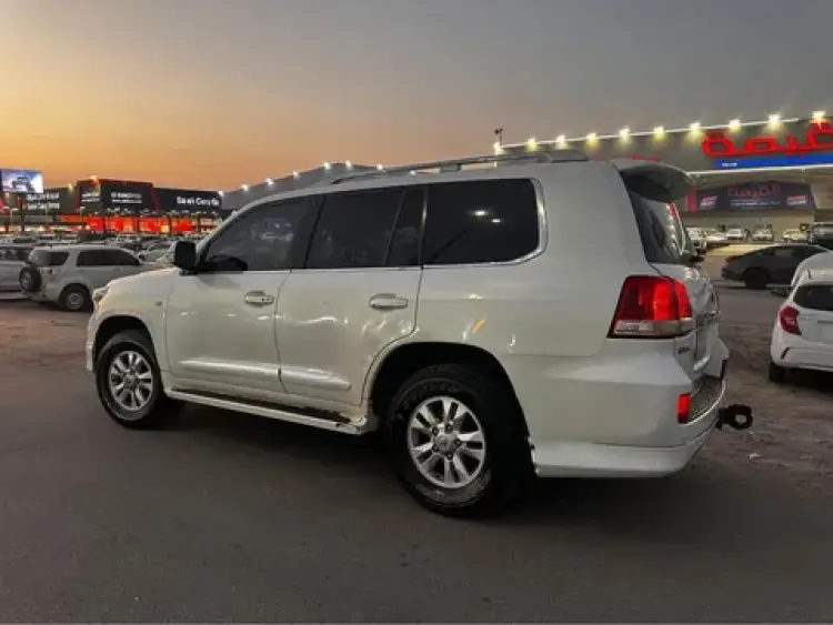 toyota toyota-land-cruiser image Toyota Land Cruiser 2011