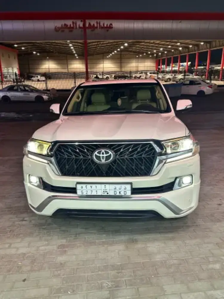 toyota toyota-land-cruiser image Toyota Land Cruiser 2017