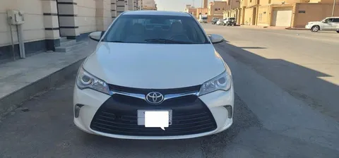 استكشف undefined undefined الصور الخارجية والداخلية. اكتشف جميع جوانب وتفاصيل السيارات.