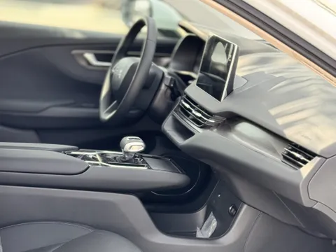 Discover undefined undefined Exterior Interior Images.Find all aspects and details of cars.