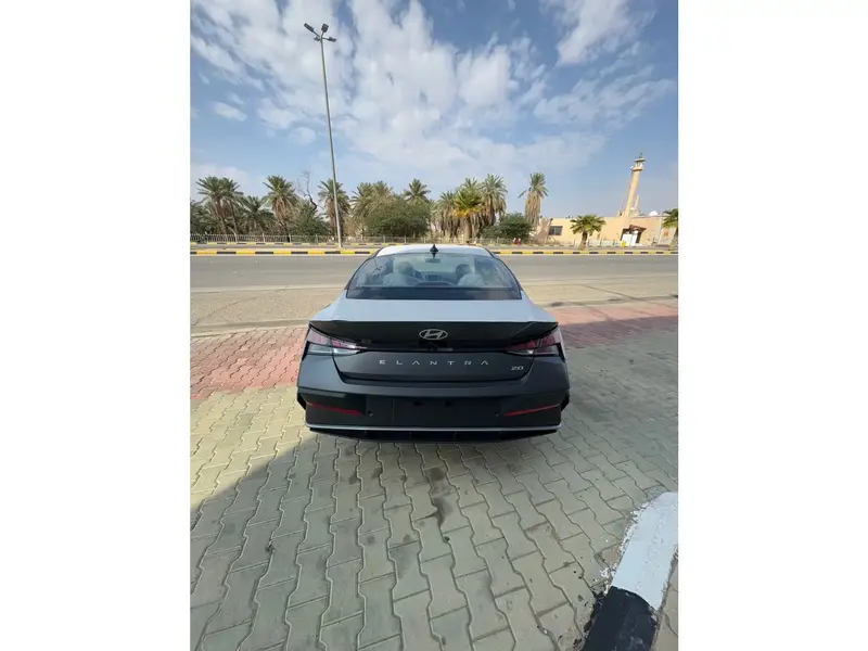 Hyundai Elantra 2025