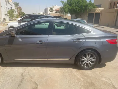 Discover undefined undefined Exterior Interior Images.Find all aspects and details of cars.