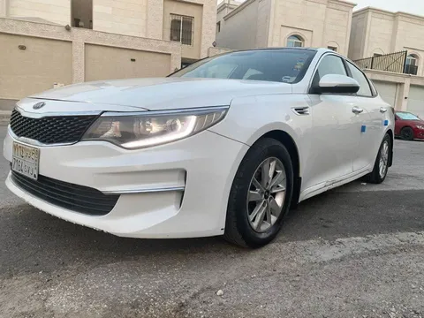 استكشف undefined undefined الصور الخارجية والداخلية. اكتشف جميع جوانب وتفاصيل السيارات.