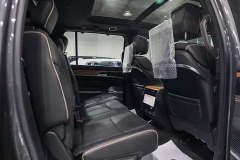 New Jeep Grand Wagoneer 2023