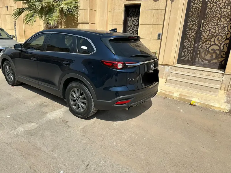 استكشف undefined undefined الصور الخارجية والداخلية. اكتشف جميع جوانب وتفاصيل السيارات.