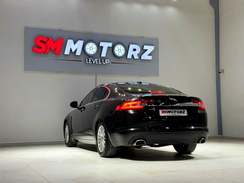 جاكوار XF 2011