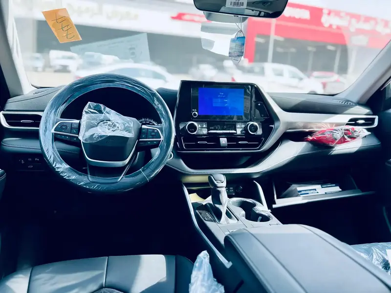 Discover undefined undefined Exterior Interior Images.Find all aspects and details of cars.