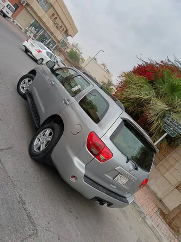 استكشف undefined undefined الصور الخارجية والداخلية. اكتشف جميع جوانب وتفاصيل السيارات.