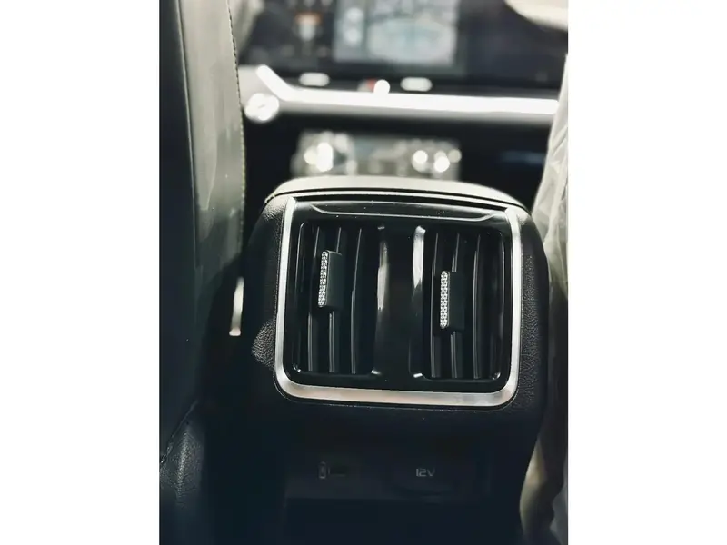Discover undefined undefined Exterior Interior Images.Find all aspects and details of cars.