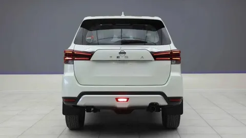 Discover undefined undefined Exterior Interior Images.Find all aspects and details of cars.