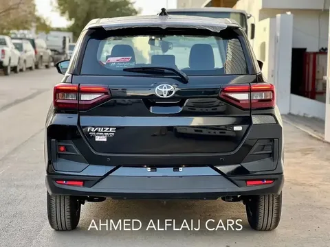 استكشف undefined undefined الصور الخارجية والداخلية. اكتشف جميع جوانب وتفاصيل السيارات.