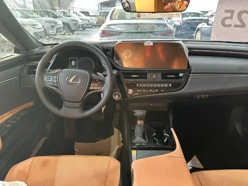 Discover undefined undefined Exterior Interior Images.Find all aspects and details of cars.