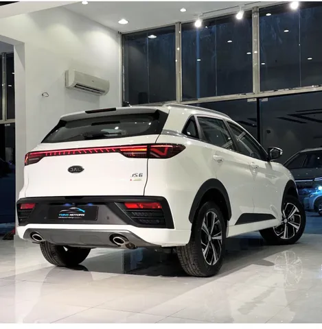 Discover undefined undefined Exterior Interior Images.Find all aspects and details of cars.