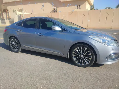 Discover undefined undefined Exterior Interior Images.Find all aspects and details of cars.