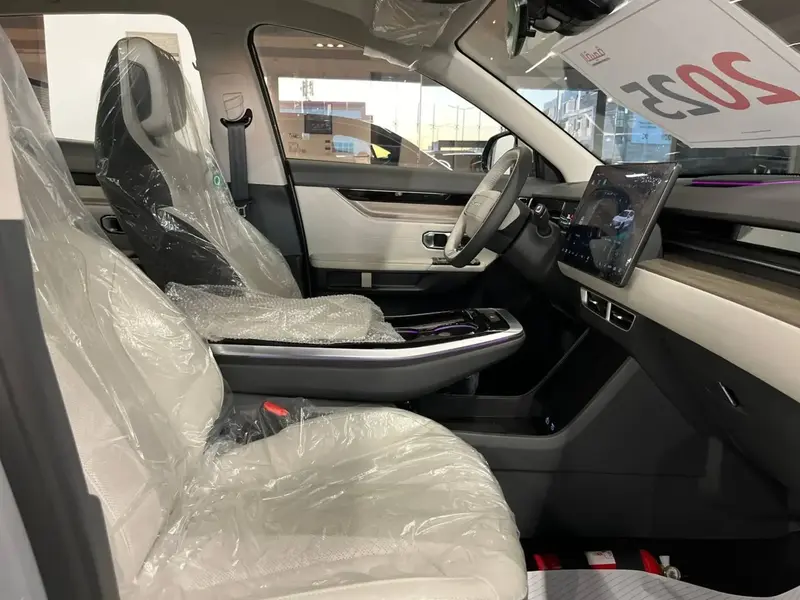 Discover undefined undefined Exterior Interior Images.Find all aspects and details of cars.