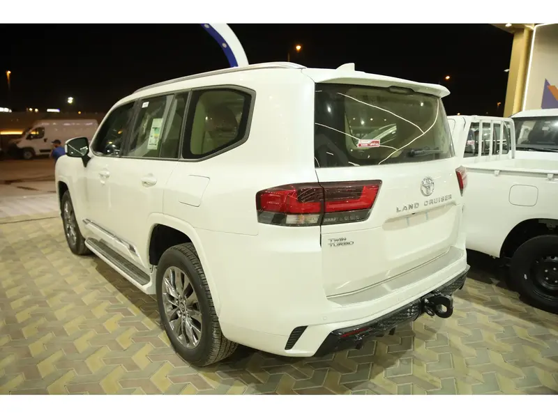 Discover undefined undefined Exterior Interior Images.Find all aspects and details of cars.