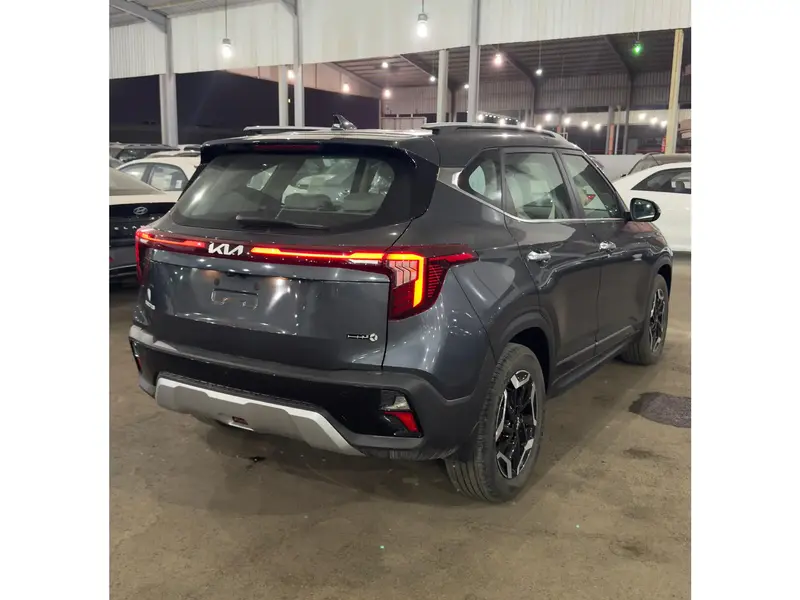 Discover undefined undefined Exterior Interior Images.Find all aspects and details of cars.