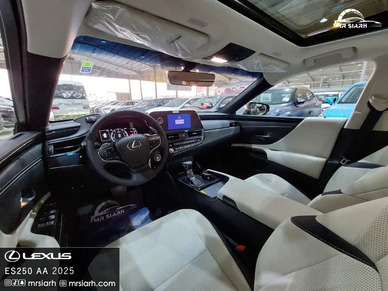 Lexus ES 2025