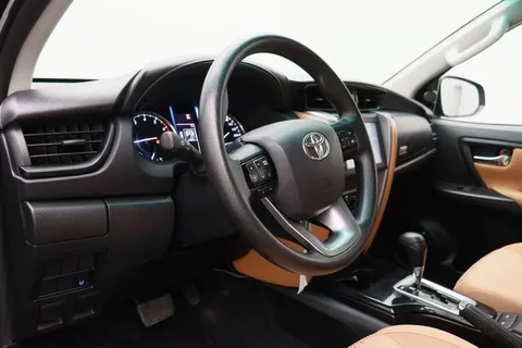 Discover undefined undefined Exterior Interior Images.Find all aspects and details of cars.