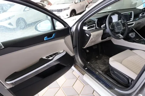New Kia K5 2023