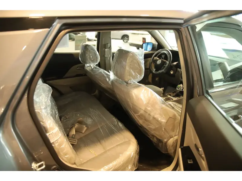 Discover undefined undefined Exterior Interior Images.Find all aspects and details of cars.