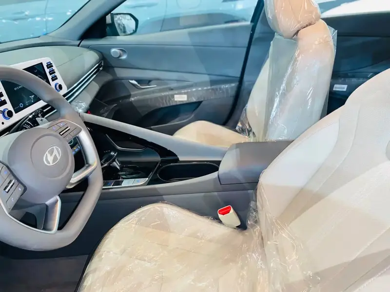 Hyundai Elantra 2025