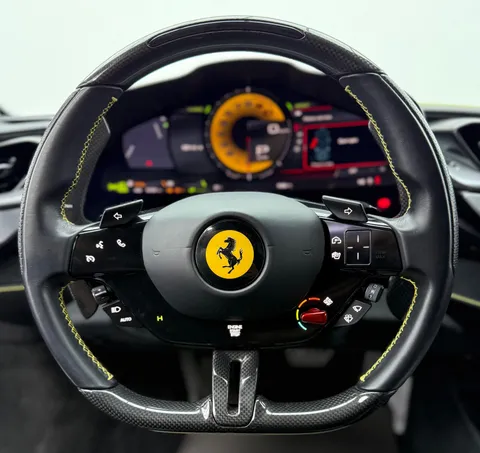 Ferrari SF90 Stradale 4.0T V8 Plug-in-Hybrid 2021