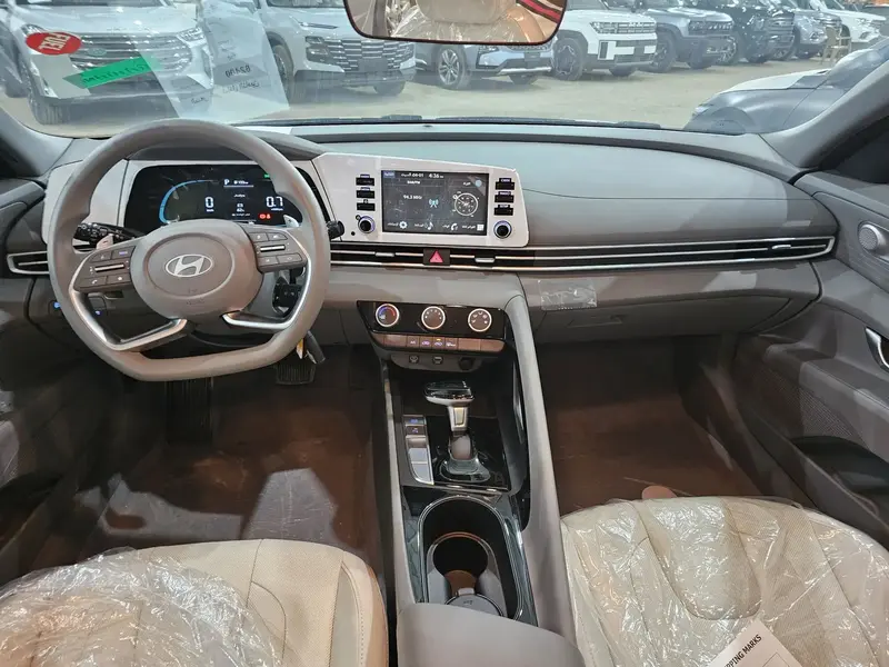 Hyundai Elantra 2025
