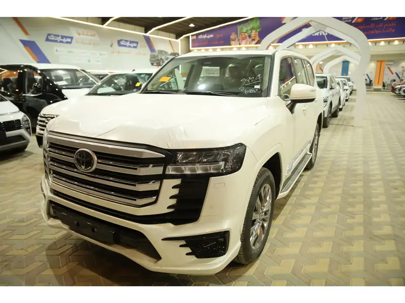 Discover undefined undefined Exterior Interior Images.Find all aspects and details of cars.
