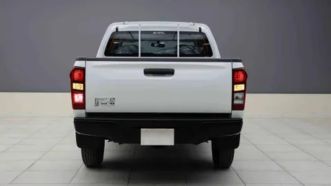 Discover undefined undefined Exterior Interior Images.Find all aspects and details of cars.