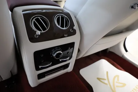 Discover undefined undefined Exterior Interior Images.Find all aspects and details of cars.