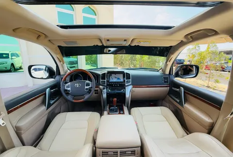 Toyota Land Cruiser 5.7L VXR 2015