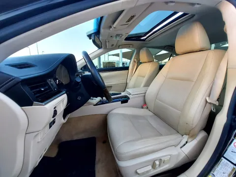 Lexus ES 350 4 door 3.5L 2015