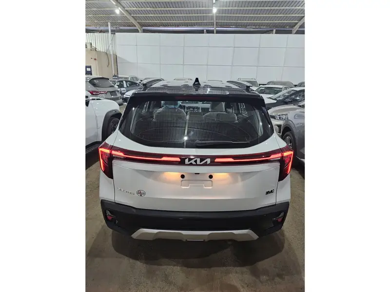 Discover undefined undefined Exterior Interior Images.Find all aspects and details of cars.