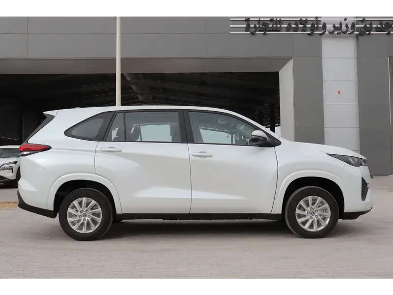Toyota Innova 2024
