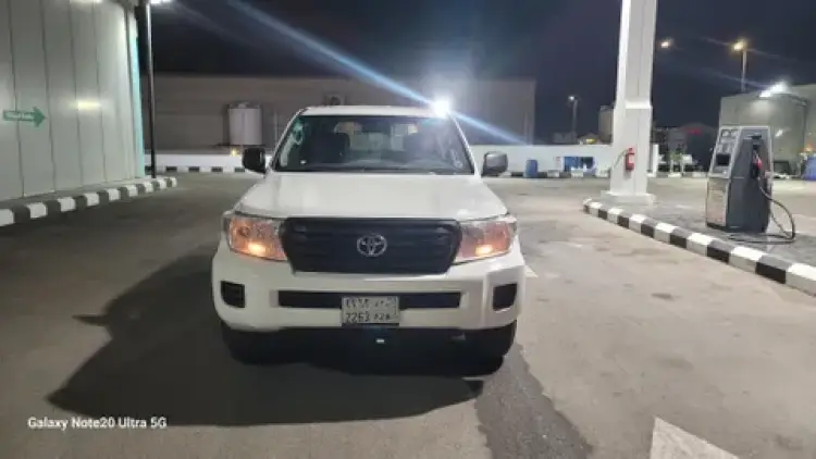 toyota toyota-land-cruiser image Toyota Land Cruiser 2013