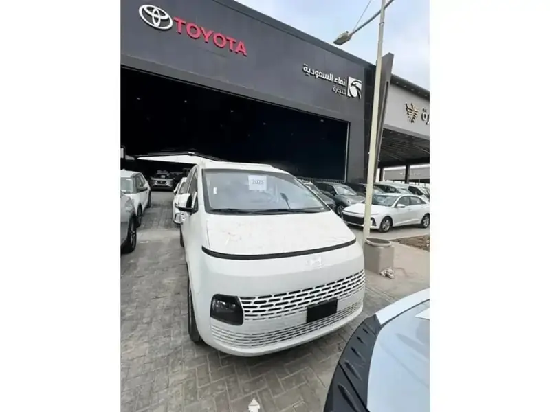 Discover undefined undefined Exterior Interior Images.Find all aspects and details of cars.