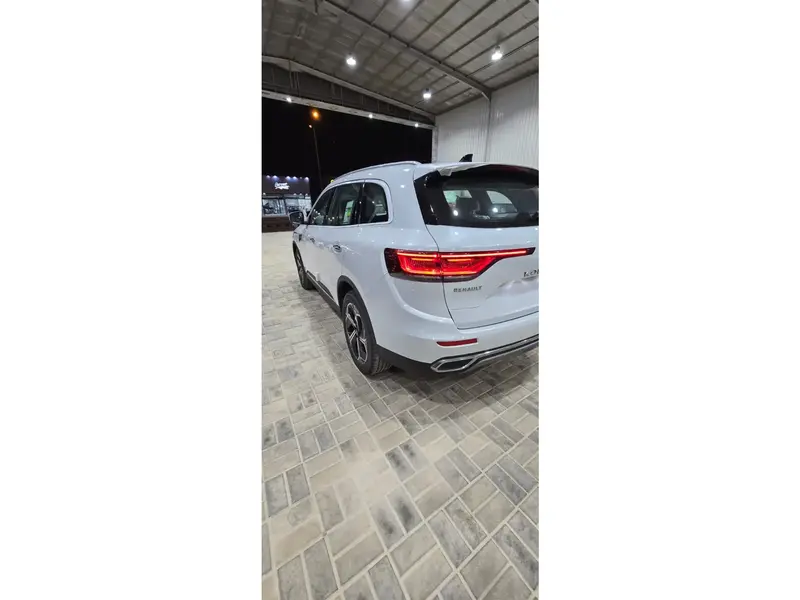 Discover undefined undefined Exterior Interior Images.Find all aspects and details of cars.