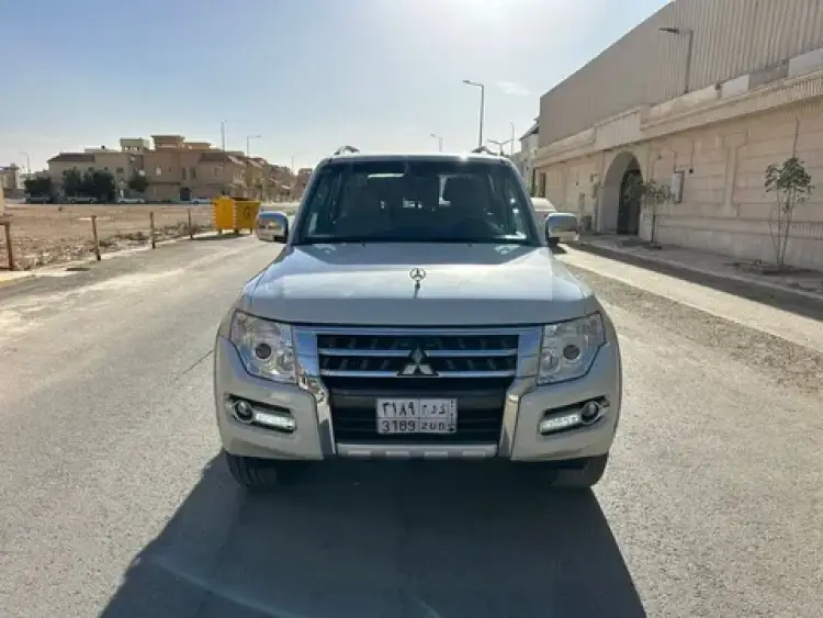 mitsubishi pajero image Mitsubishi Pajero 2020