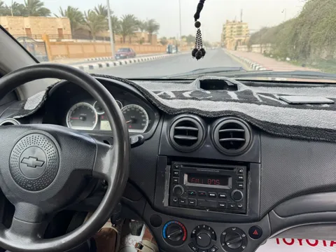 استكشف undefined undefined الصور الخارجية والداخلية. اكتشف جميع جوانب وتفاصيل السيارات.