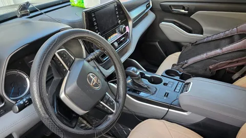 Discover undefined undefined Exterior Interior Images.Find all aspects and details of cars.